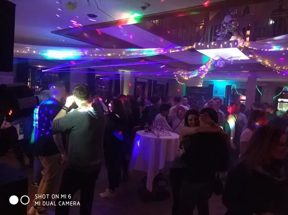 Professioneller DJ für Hochzeit in Bremen buchen