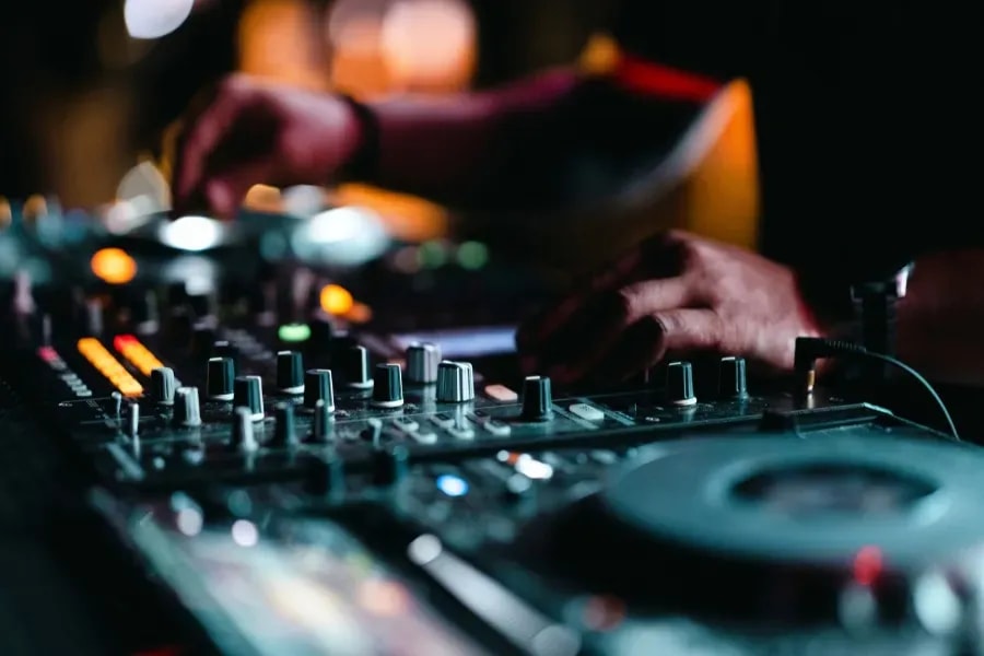 DJ mieten in Delmenhorst mit Musik, Fotobox und Lasershow